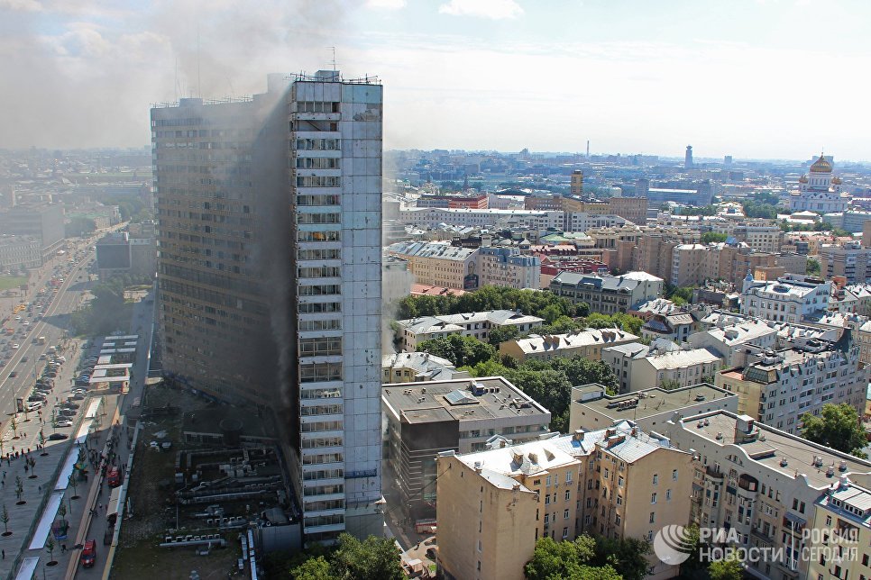Возгорание в высотном здании на улице Новый Арбат в Москве. 18 июля 2017 Возгорание в высотном здании на улице Новый Арбат в Москве. 18 июля 2017