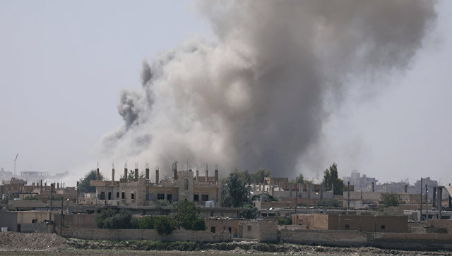 Дым над Раккой. Архивное фото