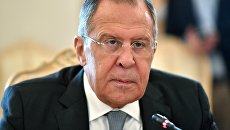 Сергей Лавров во время встречи с министром иностранных дел Сьерра-Леоне Самурой Камарой. 21 июля 2017 Сергей Лавров во время встречи с министром иностранных дел Сьерра-Леоне Самурой Камарой. 21 июля 2017