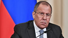 Сергей Лавров во время встречи с министром иностранных дел Сьерра-Леоне Самурой Камарой. 21 июля 2017 Сергей Лавров во время встречи с министром иностранных дел Сьерра-Леоне Самурой Камарой. 21 июля 2017