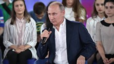Владимир Путин во время Недетского разговора в образовательном центре для одаренных детей Сириус в Сочи. 21 июля 2017 Владимир Путин во время Недетского разговора в образовательном центре для одаренных детей Сириус в Сочи. 21 июля 2017
