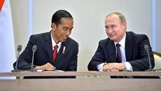 Президент Российской Федерации Владимир Путин и президент Республики Индонезии Джоко Видодо в резиденции Бочаров ручей в Сочи. 18 мая 2016. Президент Российской Федерации Владимир Путин и президент Республики Индонезии Джоко Видодо в резиденции Бочаров ручей в Сочи. 18 мая 2016.