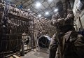 Монумент Стена скорби перед началом его транспортировки к месту установки в Москве Монумент Стена скорби перед началом его транспортировки к месту установки в Москве