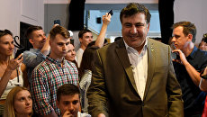 Михаил Саакашвили встречается с гражданами Украины в Варшаве, Польша. 6 августа 2017 Михаил Саакашвили встречается с гражданами Украины в Варшаве, Польша. 6 августа 2017