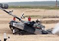 Экипаж танка Т-72 команды Кувейта на дистанции соревнований по танковому биатлону в рамках Армейских международных играх АрМИ-2017 на полигоне Алабино в Московской области Экипаж танка Т-72 команды Кувейта на дистанции соревнований по танковому биатлону в рамках Армейских международных играх АрМИ-2017 на полигоне Алабино в Московской области