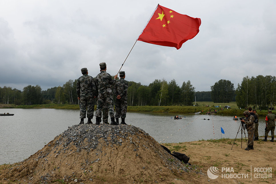 Военнослужащие вооруженных сил КНР во время пятого этапа Выход разведывательного соединения в район сбора после выполнения задачи на международном конкурсе Отличники войсковой разведки Международных армейских игр Военнослужащие вооруженных сил КНР во время пятого этапа Выход разведывательного соединения в район сбора после выполнения задачи на международном конкурсе Отличники войсковой разведки Международных армейских игр
