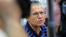 Бывший министр экономического развития РФ Алексей Улюкаев во время заседания в Замоскворецком суде Москвы. 16 августа 2017 Бывший министр экономического развития РФ Алексей Улюкаев во время заседания в Замоскворецком суде Москвы. 16 августа 2017