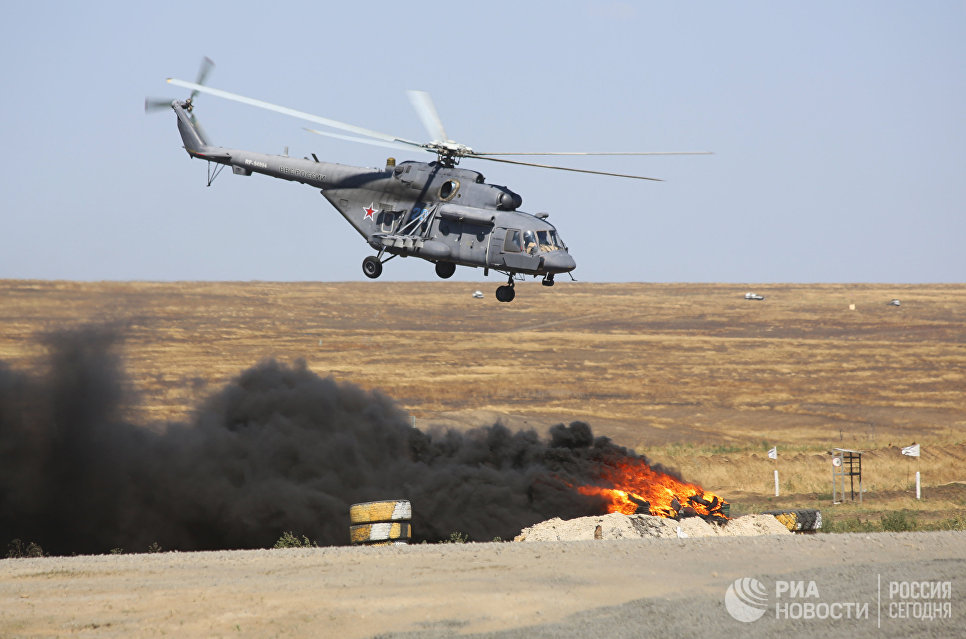 Вертолет Ми-8АМТШ над полигоном Кадамовский в Ростовской области во время подготовки к международному военно-техническому форуму Армия-2017 Вертолет Ми-8АМТШ над полигоном Кадамовский в Ростовской области во время подготовки к международному военно-техническому форуму Армия-2017