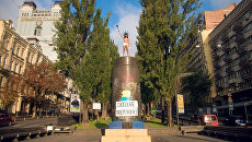 Активистка Femen во время акции в Киеве. 23 августа 2017 Активистка Femen во время акции в Киеве. 23 августа 2017