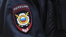 Нашивка на рукаве сотрудника полиции. Архивное фото Нашивка на рукаве сотрудника полиции. Архивное фото