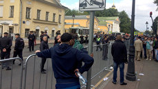 Участники акции в поддержку мусульман народа рохинджа возле посольства Мьянмы в Москве. 3 сентября 2017 Участники акции в поддержку мусульман народа рохинджа возле посольства Мьянмы в Москве. 3 сентября 2017