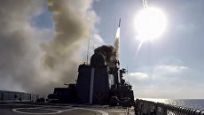 Пуски крылатых ракет Калибр с фрегата Адмирал Эссен. Архивное фото Пуски крылатых ракет Калибр с фрегата Адмирал Эссен. Архивное фото