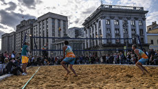 Пляжный волейбол во время празднования Дня города в Москве. 9 сентября 2017 Пляжный волейбол во время празднования Дня города в Москве. 9 сентября 2017