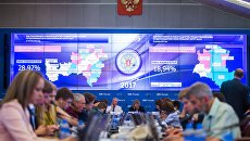 Председатель Центральной избирательной комиссии РФ Элла Памфилова (в центре) в Центральной избирательной комиссии в единый день голосования Председатель Центральной избирательной комиссии РФ Элла Памфилова (в центре) в Центральной избирательной комиссии в единый день голосования