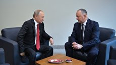 Президент РФ Владимир Путин и президент Республики Молдова Игорь Додон. Архивное фото Президент РФ Владимир Путин и президент Республики Молдова Игорь Додон. Архивное фото