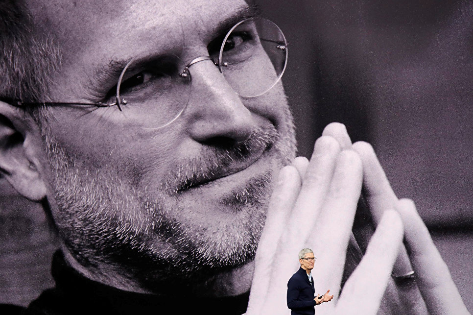 Генеральный директор Apple Тим Кук выступает на презентации новых продуктов в штаб-квартире Apple в Купертино Генеральный директор Apple Тим Кук выступает на презентации новых продуктов в штаб-квартире Apple в Купертино