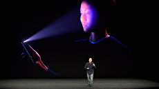 Вице-президент компании Apple Филип Шиллер во время презентации iPhone X в Купертино Вице-президент компании Apple Филип Шиллер во время презентации iPhone X в Купертино