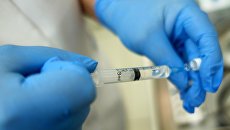 Во время процедуры вакцинации против гриппа. Архивное фото Во время процедуры вакцинации против гриппа. Архивное фото