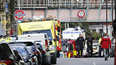 Полиция у станции метро Parsons Green в Лондоне. 15 сентября 2017 Полиция у станции метро Parsons Green в Лондоне. 15 сентября 2017