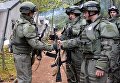 Военнослужащие вооруженных сил РФ во время совместных стратегических учений (ССУ) вооружённых сил России и Белоруссии на Лужском полигоне в Ленинградской области Военнослужащие вооруженных сил РФ во время совместных стратегических учений (ССУ) вооружённых сил России и Белоруссии на Лужском полигоне в Ленинградской области
