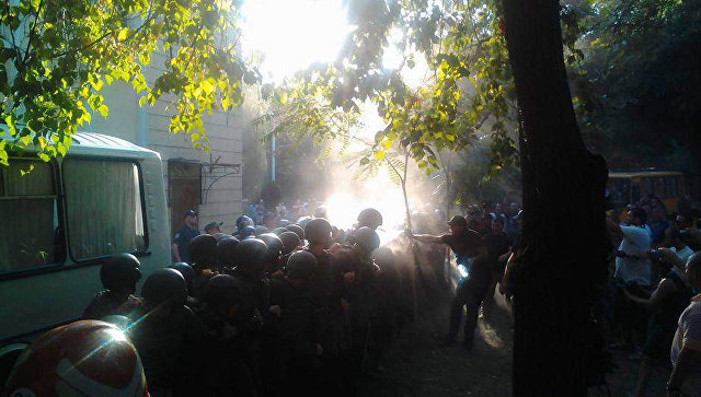 Ситуация возле Ильичевского райсуда после вынесения оправдательного приговора по делу о событиях 2 мая 2014 года в Одессе. 18 сентября 2017