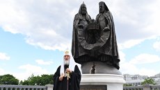 Освящение памятника Воссоединение у храма Христа Спасителя в Москве Освящение памятника Воссоединение у храма Христа Спасителя в Москве