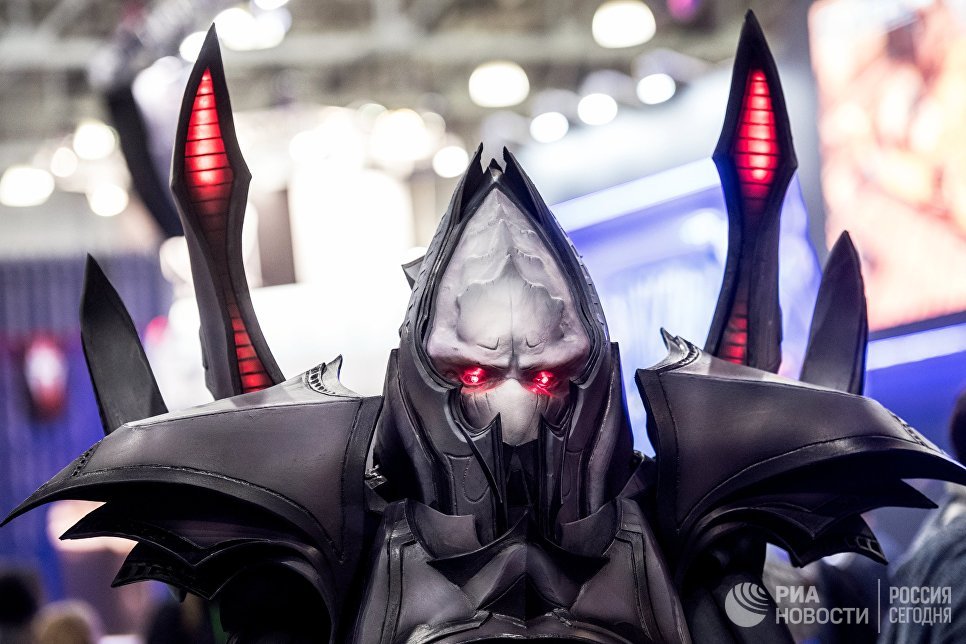 Косплеер на выставке ИгроМир-2017 и фестивале Comic Con Russia — 2017 в Москве Косплеер на выставке ИгроМир-2017 и фестивале Comic Con Russia — 2017 в Москве