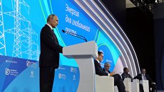 Владимир Путин выступает на пленарной сессии Энергия для глобального роста. 4 октября 2017 Владимир Путин выступает на пленарной сессии Энергия для глобального роста. 4 октября 2017
