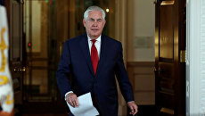 Государственный секретарь США Рекс Тиллерсон прибывает с заявлением в СМИ, США. 4 октября 2017 Государственный секретарь США Рекс Тиллерсон прибывает с заявлением в СМИ, США. 4 октября 2017
