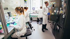 Специалисты компании Genotek в лабораториях компании в Москве Специалисты компании Genotek в лабораториях компании в Москве