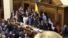В Раде депутаты устроили драку из-за закона о Донбассе В Раде депутаты устроили драку из-за закона о Донбассе