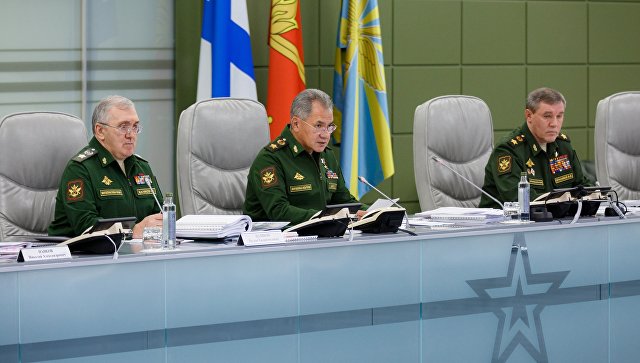 Первый заместитель министра обороны РФ Руслан Цаликов, Сергей Шойгу и начальник Генерального штаба ВС РФ Валерий Герасимов. Архивное фото