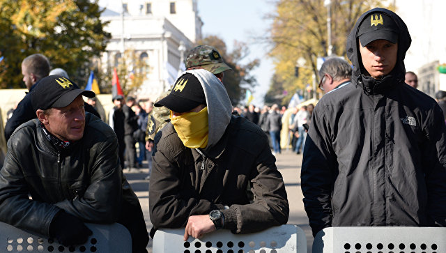 Спецназ атаковал митингующих у здания Рады в Киеве Спецназ атаковал митингующих у здания Рады в Киеве