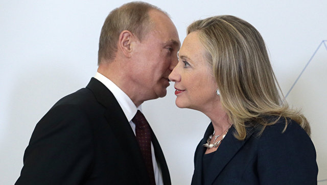 Президент России Владимир Путин и экс-госсекретарь США Хиллари Клинтон во Владивостоке, 2012 год