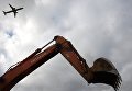 Строительная техника на территории строительства нового терминала аэропорта Домодедово Строительная техника на территории строительства нового терминала аэропорта Домодедово