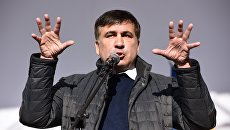 Бывший президент Грузии, экс-губернатор Одесской области Михаил Саакашвили выступает на вече у здания Верховной рады в Киеве. 22 октября 2017 Бывший президент Грузии, экс-губернатор Одесской области Михаил Саакашвили выступает на вече у здания Верховной рады в Киеве. 22 октября 2017