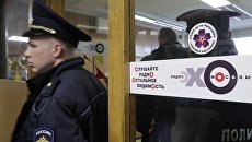 Сотрудник полиции на месте нападения на ведущую Эхо Москвы Татьяну Фельгенгауэр. 23 октября 2017 Сотрудник полиции на месте нападения на ведущую Эхо Москвы Татьяну Фельгенгауэр. 23 октября 2017
