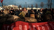 Участники интерактивной исторической реконструкции Петроград 1917, посвященной 100-летию Октябрьской революции, в Санкт-Петербурге Участники интерактивной исторической реконструкции Петроград 1917, посвященной 100-летию Октябрьской революции, в Санкт-Петербурге