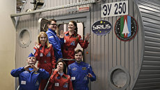 Участники эксперимента по наземному моделированию полета к Луне SIRIUS-17. 7 ноября 2017 Участники эксперимента по наземному моделированию полета к Луне SIRIUS-17. 7 ноября 2017
