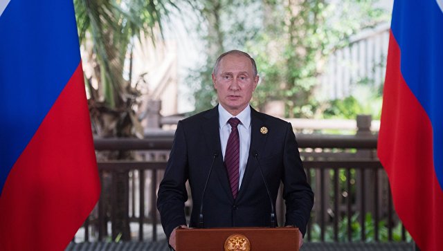 Президент РФ Владимир Путин во время пресс-подхода на форуме Азиатско-Тихоокеанского экономического сотрудничества. 11 ноября 2017