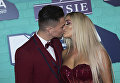 Сэм Гоуленд и Хлоя Ферри до церемонии MTV Europe Music Awards Сэм Гоуленд и Хлоя Ферри до церемонии MTV Europe Music Awards