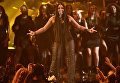 Певица Деми Ловато во время выступление на MTV Europe Music Awards Певица Деми Ловато во время выступление на MTV Europe Music Awards