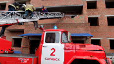Спасательные работы на месте обрушения лестничных пролетов в строящемся здании в Саранске. 13 ноября 2017 Спасательные работы на месте обрушения лестничных пролетов в строящемся здании в Саранске. 13 ноября 2017