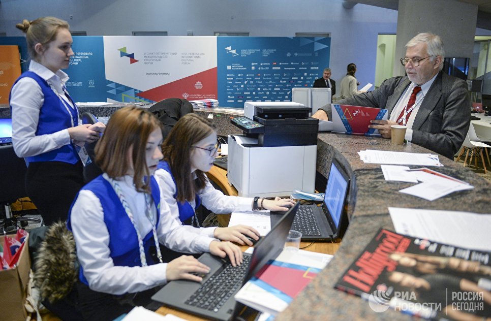 Информационный деск VI Санкт-Петербургского международного культурного форума Информационный деск VI Санкт-Петербургского международного культурного форума
