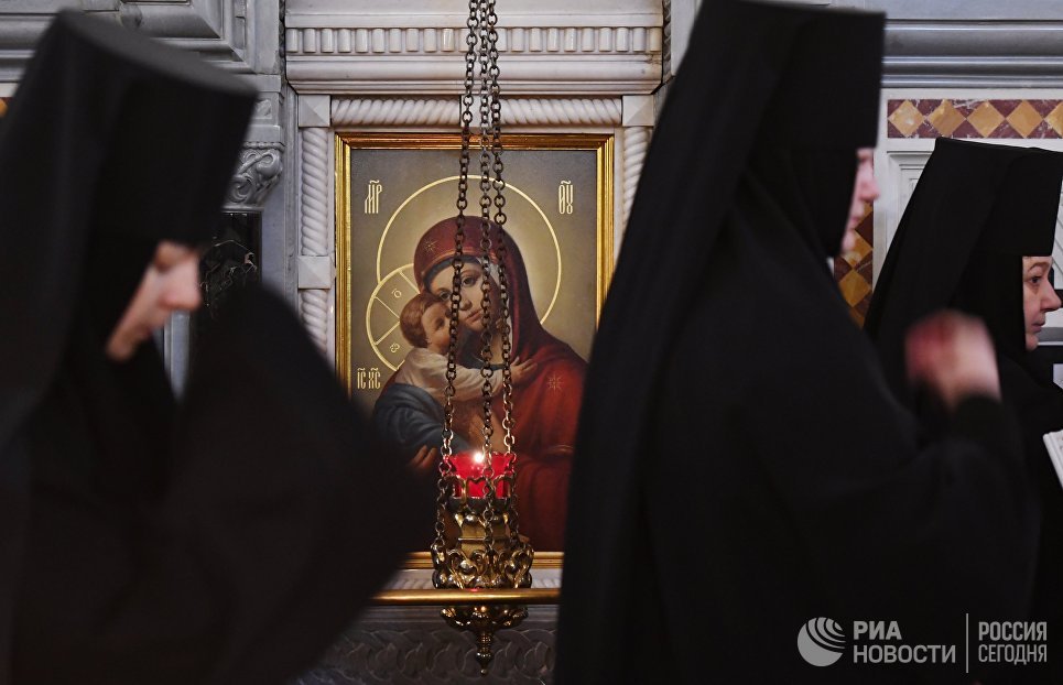 Литургия в храме Христа Спасителя Литургия в храме Христа Спасителя
