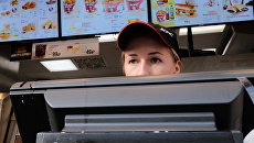 Сотрудница кафе KFC Сотрудница кафе KFC