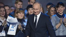 Президент РФ Владимир Путин во время встречи с работниками Горьковского автомобильного завода в Нижнем Новгороде. 6 декабря 2017 Президент РФ Владимир Путин во время встречи с работниками Горьковского автомобильного завода в Нижнем Новгороде. 6 декабря 2017