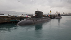 Подводная лодка Старый Оскол на военно-морской базе в Новороссийске. Архивное фото Подводная лодка Старый Оскол на военно-морской базе в Новороссийске. Архивное фото