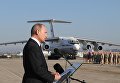 Владимир Путин во время посещения авиабазы Хмеймим в Сирии. 11 декабря 2017 Владимир Путин во время посещения авиабазы Хмеймим в Сирии. 11 декабря 2017