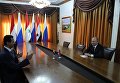 Владимир Путин и президент Сирийской Арабской Республики Башар Асад во время встречи на авиабазе Хмеймим в Сирии. 11 декабря 2017 Владимир Путин и президент Сирийской Арабской Республики Башар Асад во время встречи на авиабазе Хмеймим в Сирии. 11 декабря 2017